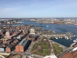 Veduta panoramica del waterfront e dello skyline di Boston