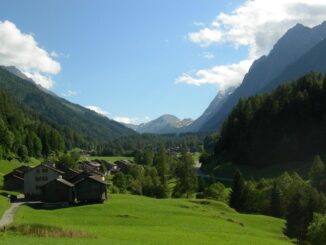 View along the Mont Blanc path - Photo ©Alessio Imberti