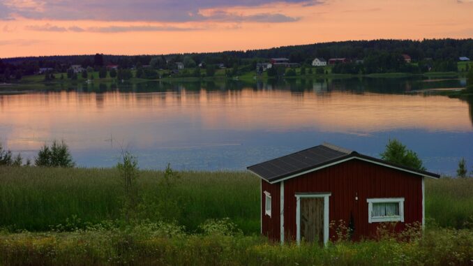 Cottage sul lago in Finlandia © VisitFinland.com