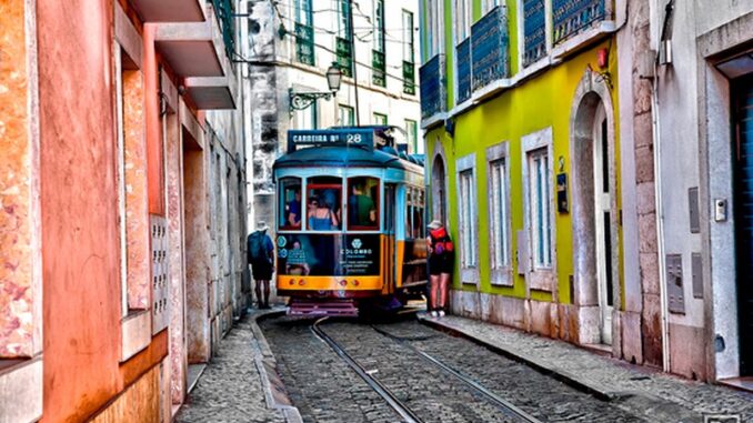 Lisbona cosa vedere: il tram 28 - ph Roberto Farina per Evolution Travel