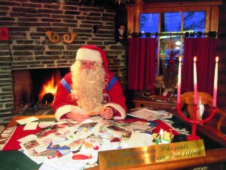 Der Weihnachtsmann in Rovaniemi, seinem Dorf