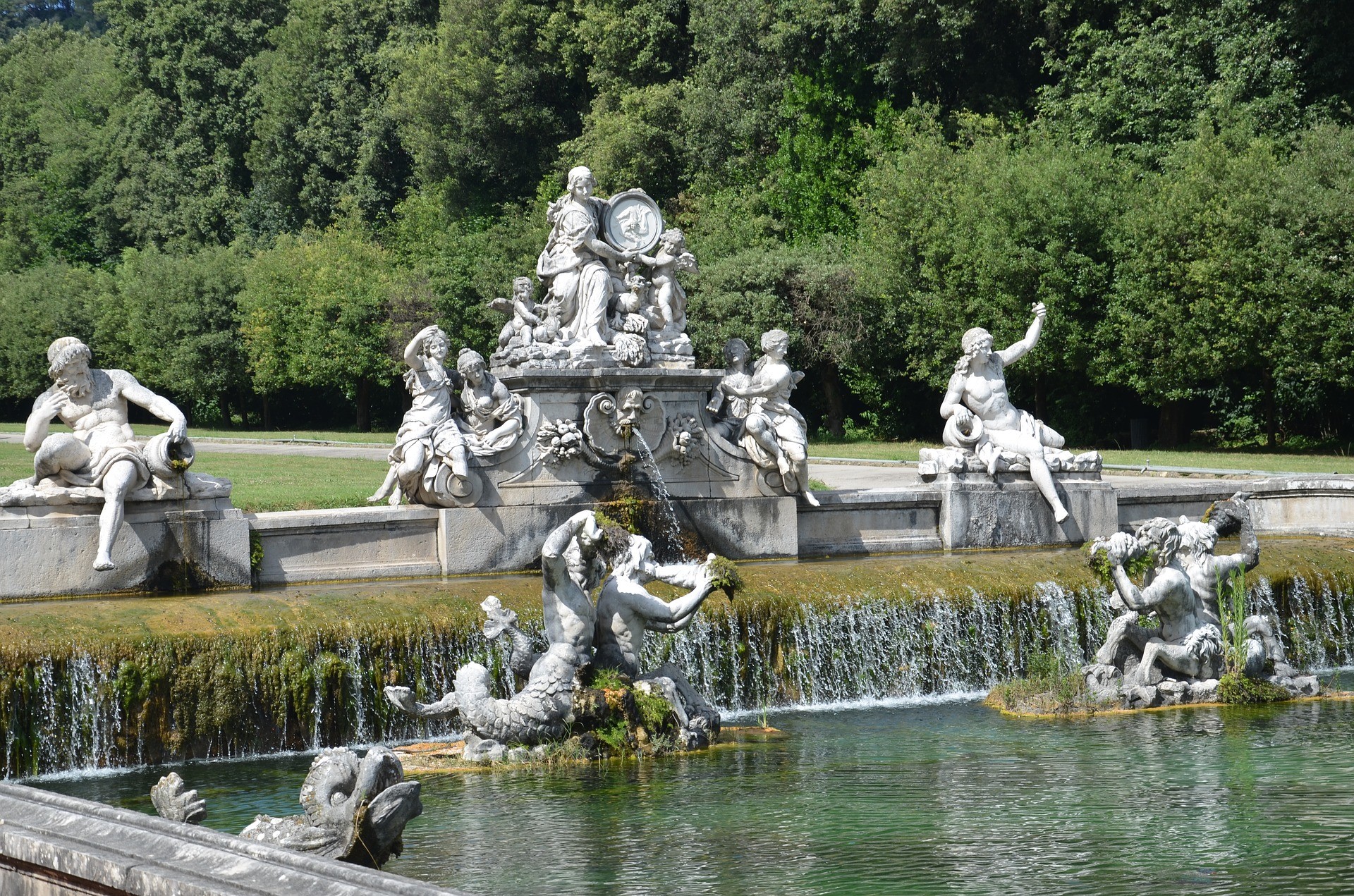 Fontana nel Parco della Reggia di Caserta - Foto di alex1965