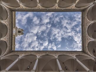 Veduta dal basso del cortile di Palazzo Doria Tursi, Genova – Foto Alberto Bongiorno