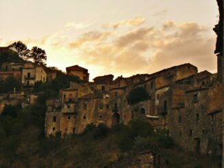 Romagnano al Monte, borgo abbandonato - Foto Alessandro Bonvini