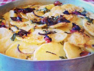 Tiella Barese：米饭、土豆和贻贝