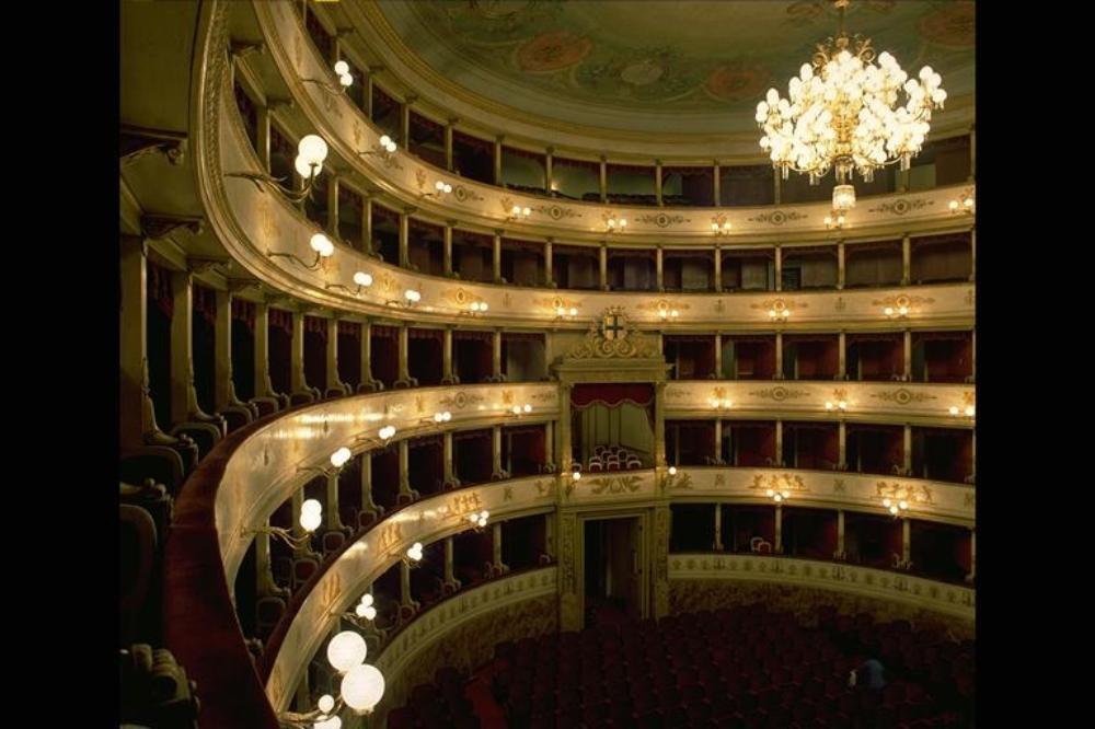 Teatro comunale Luciano Pavarotti  Modena