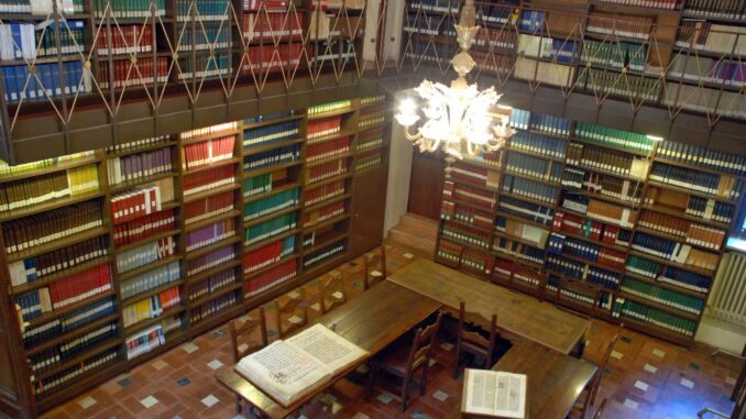Bibliothèque d'État du monument national Santa Giustina