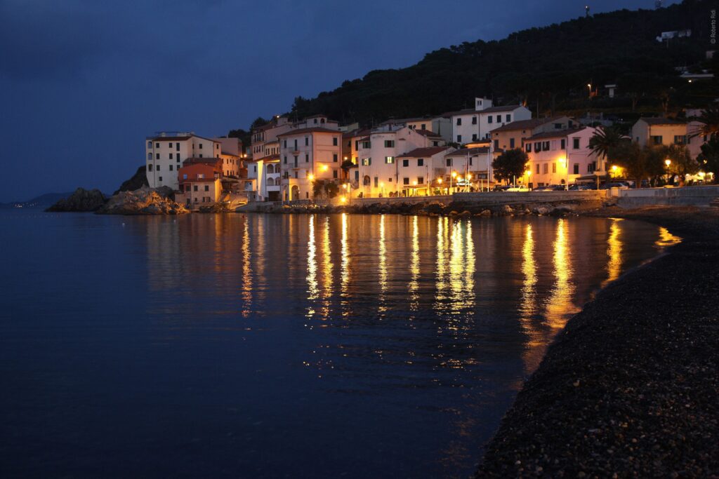Vista notturna dell'Isola d'Elba
