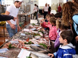 Il mercato ittico di Genova visitato dai bambini