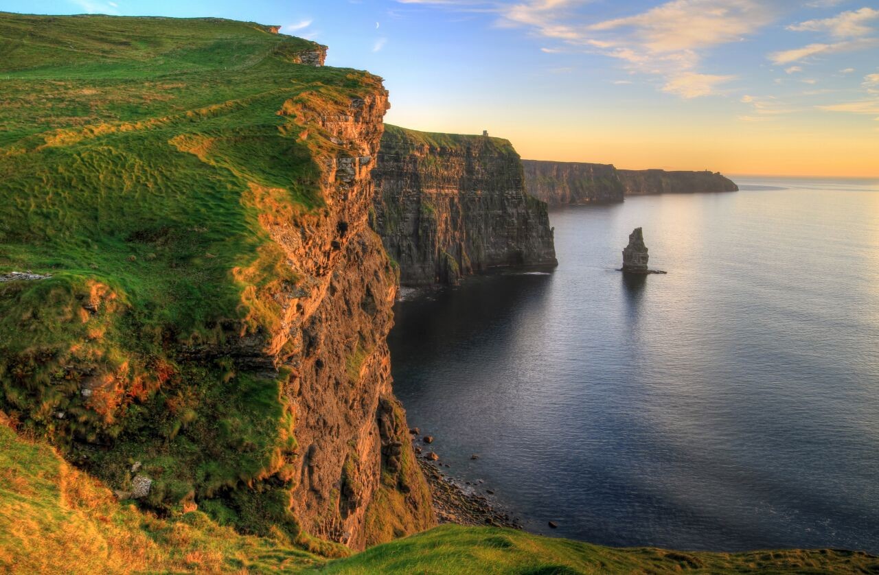 Cliffs of Moher at sunset - Irlanda