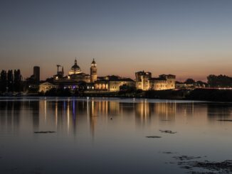 Mantua in one day: sunset over Mantua - Photo by Rosy Torelli