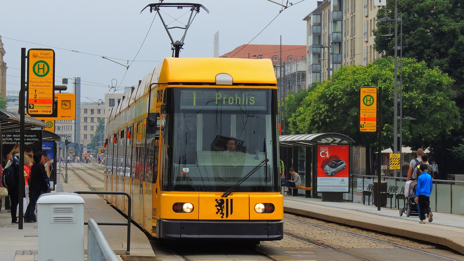 Tram a Dresda, in Germania - Foto di Andy Leung