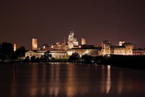 Veduta notturna di Mantova - Foto di Francesco Toscani