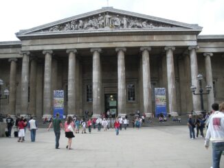 大英博物館ロンドン: 入り口 - 写真提供: Jewels