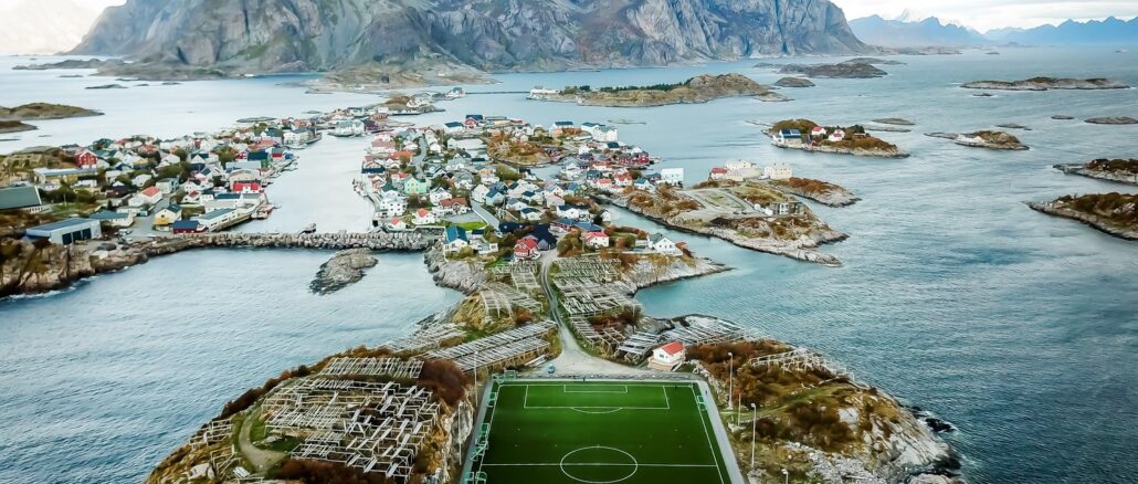 Henningsvær Football Soccer Stadium Lofoten Norvegia