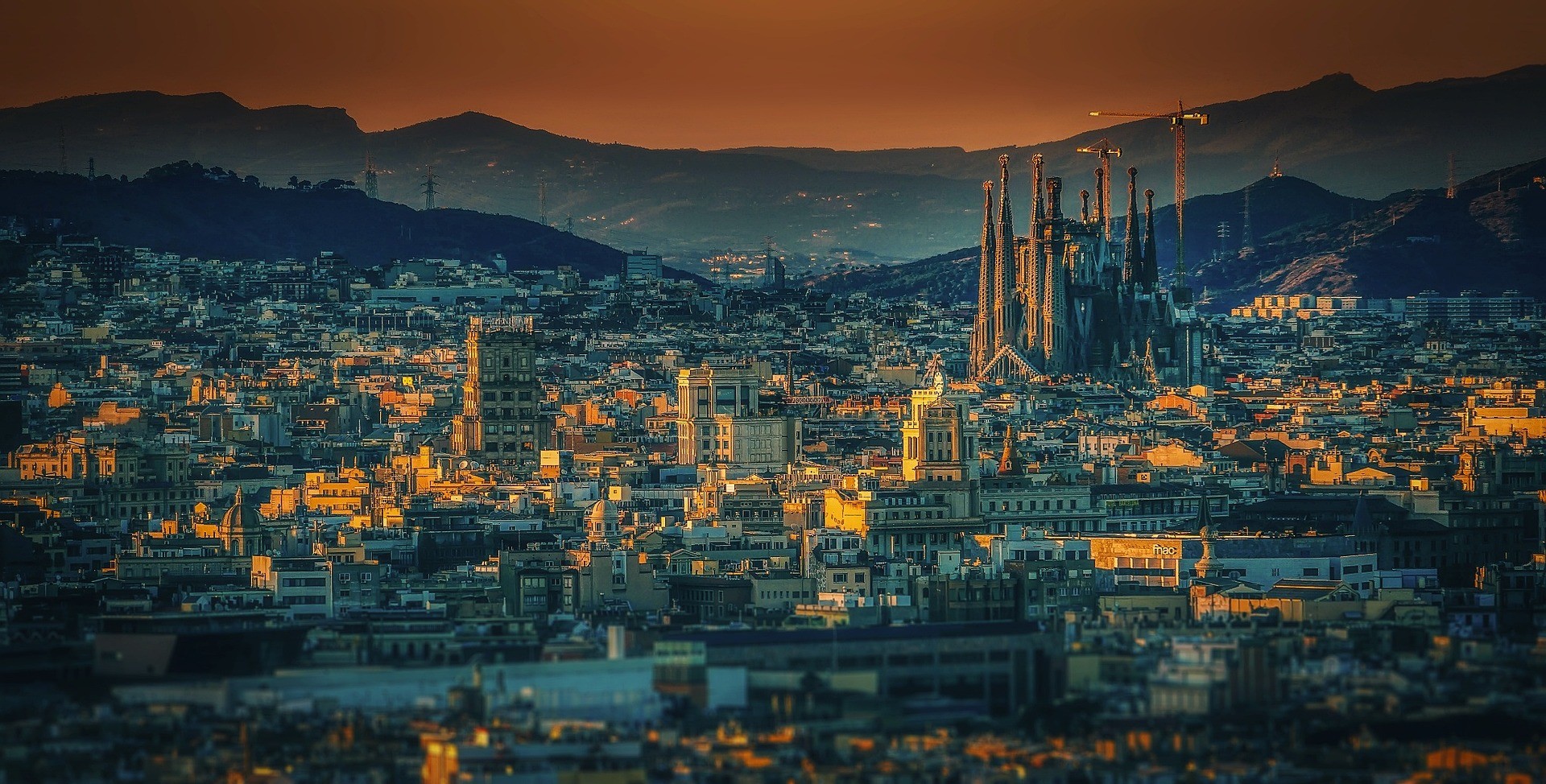 Panoramica di Barcellona con la Sagrada Familia - Foto di Walkerssk