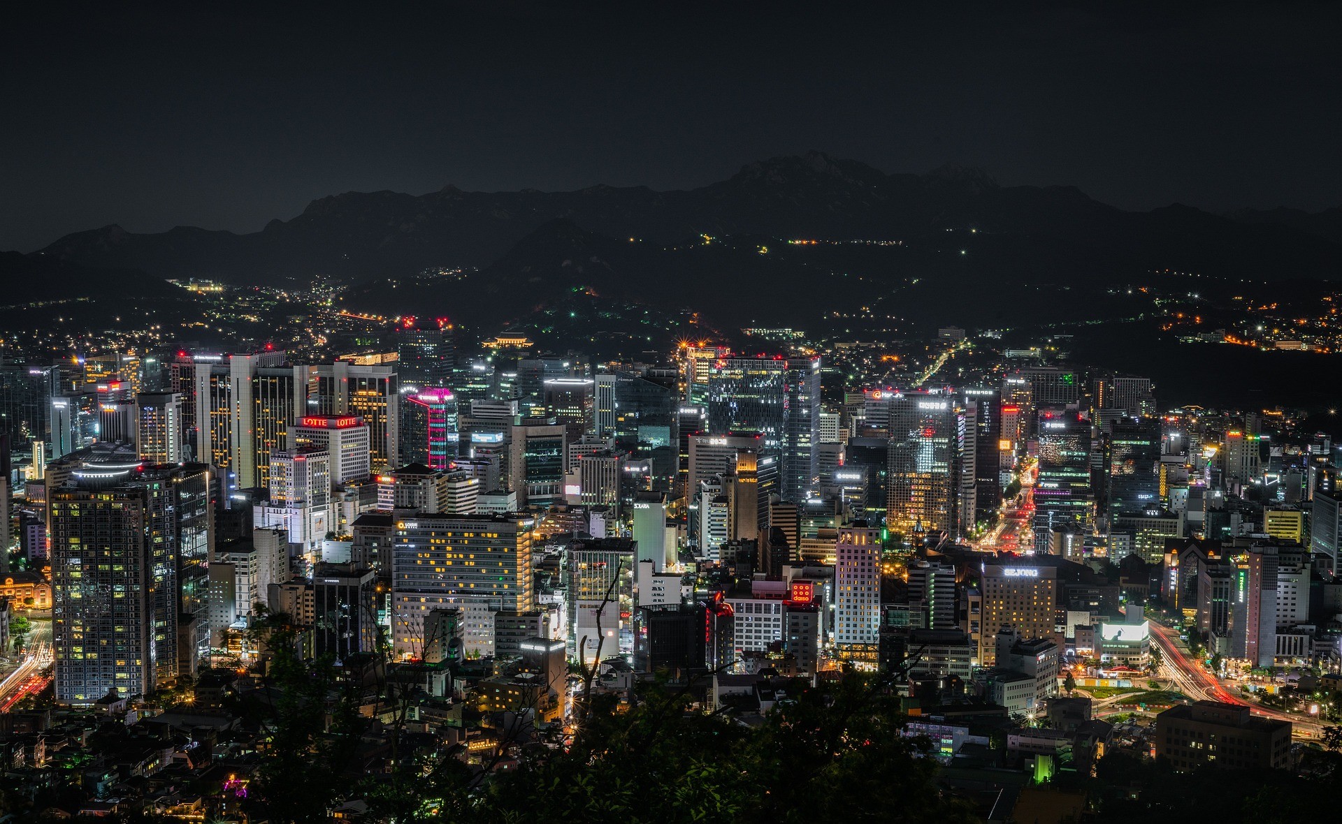 Veduta notturna di Seul, Corea del Sud - Foto di Ethan Brooke