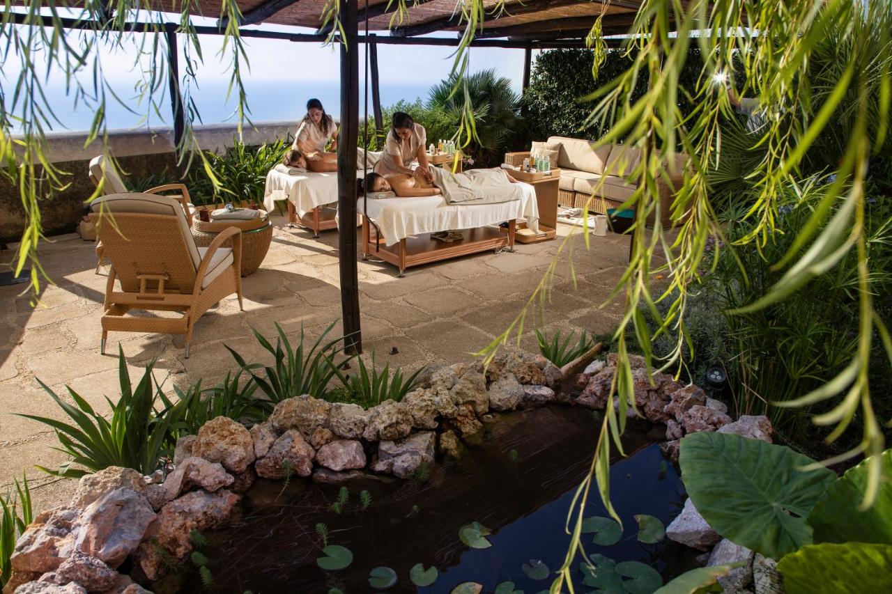 Massaggi all'esterno del Monastero Santa Rosa, Costiera Amalfitana - Foto bk