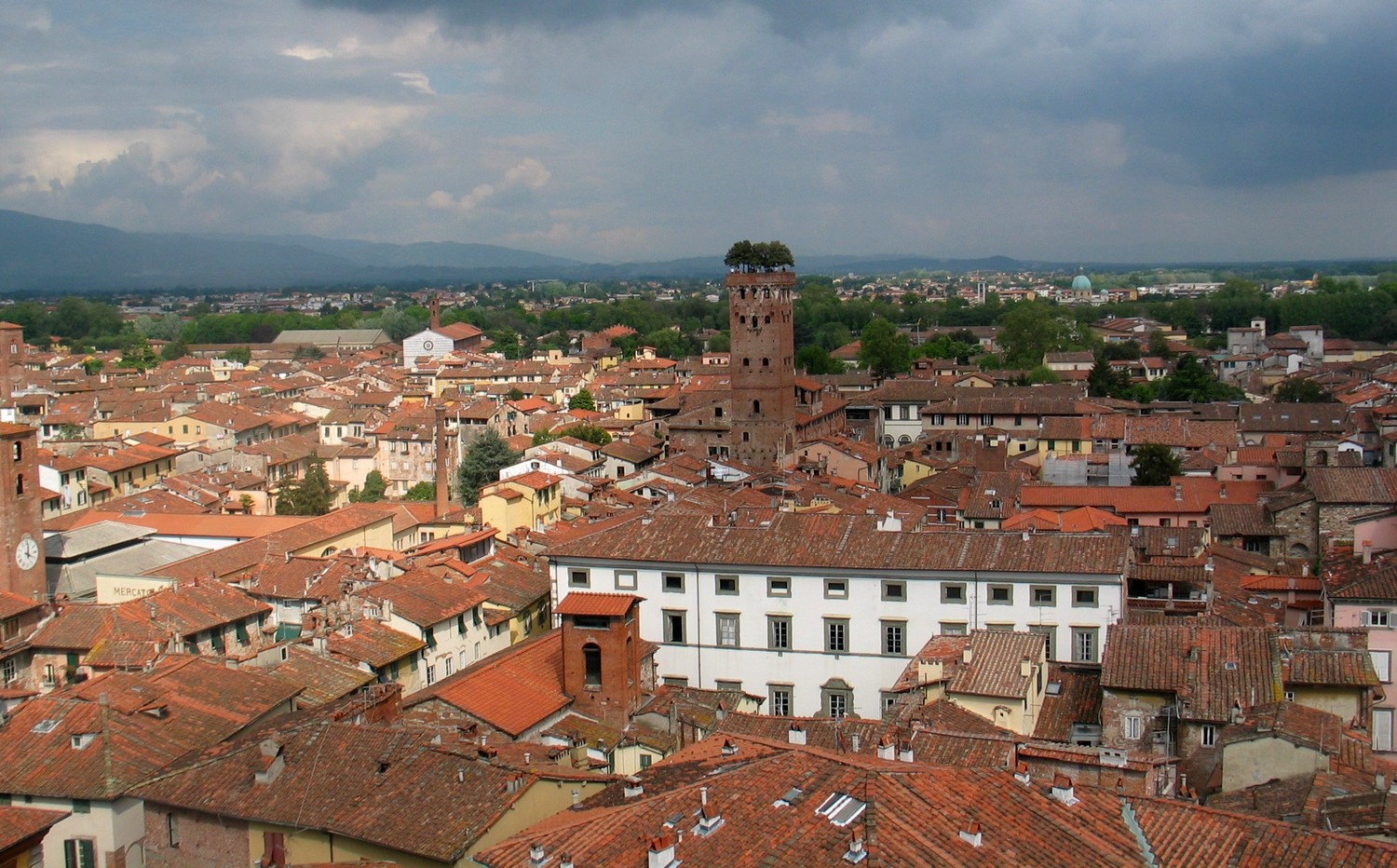 Uitzicht op Lucca vanaf de muren - Foto Anna Bruno