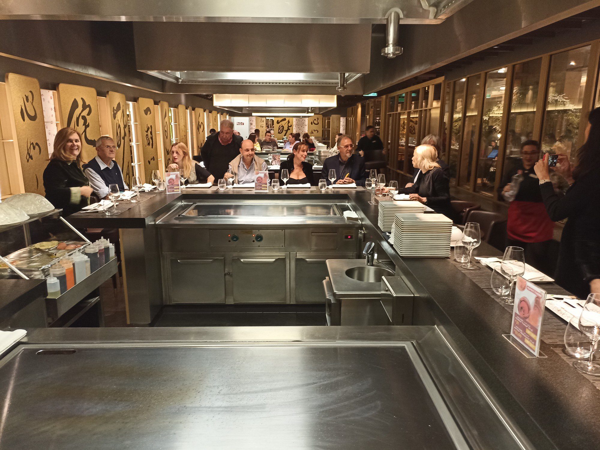 Avec mes collègues au restaurant japonais du Costa Toscana ©Photo Anna Bruno