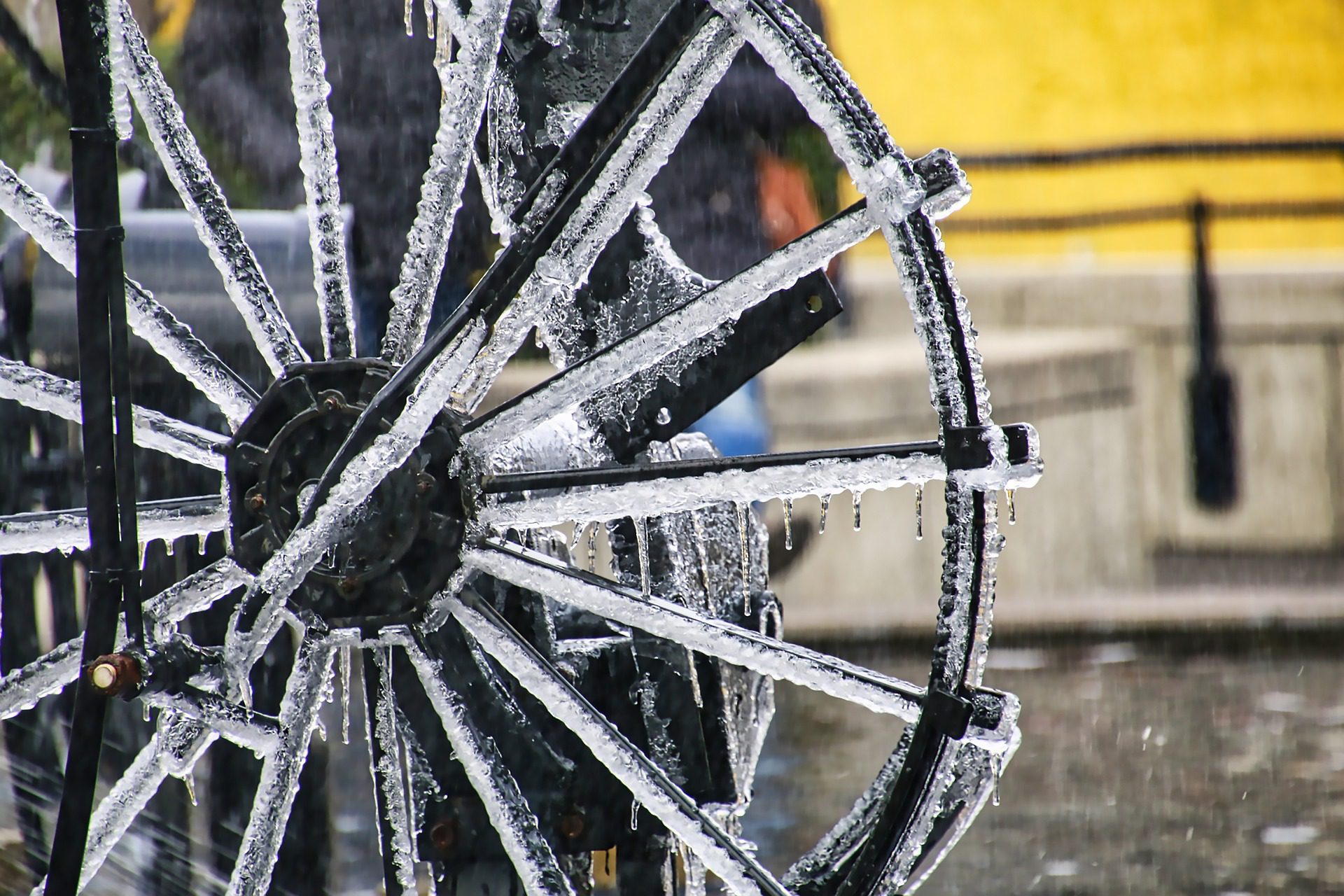 Particolare ghiacciato della Fontana di Tinguely, Basilea