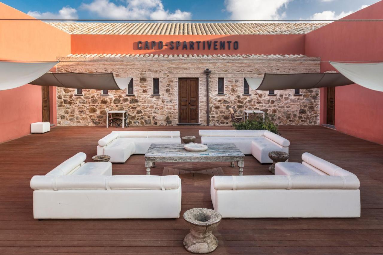 Esterno Faro Spartivento, Sardegna - Foto Booking.com