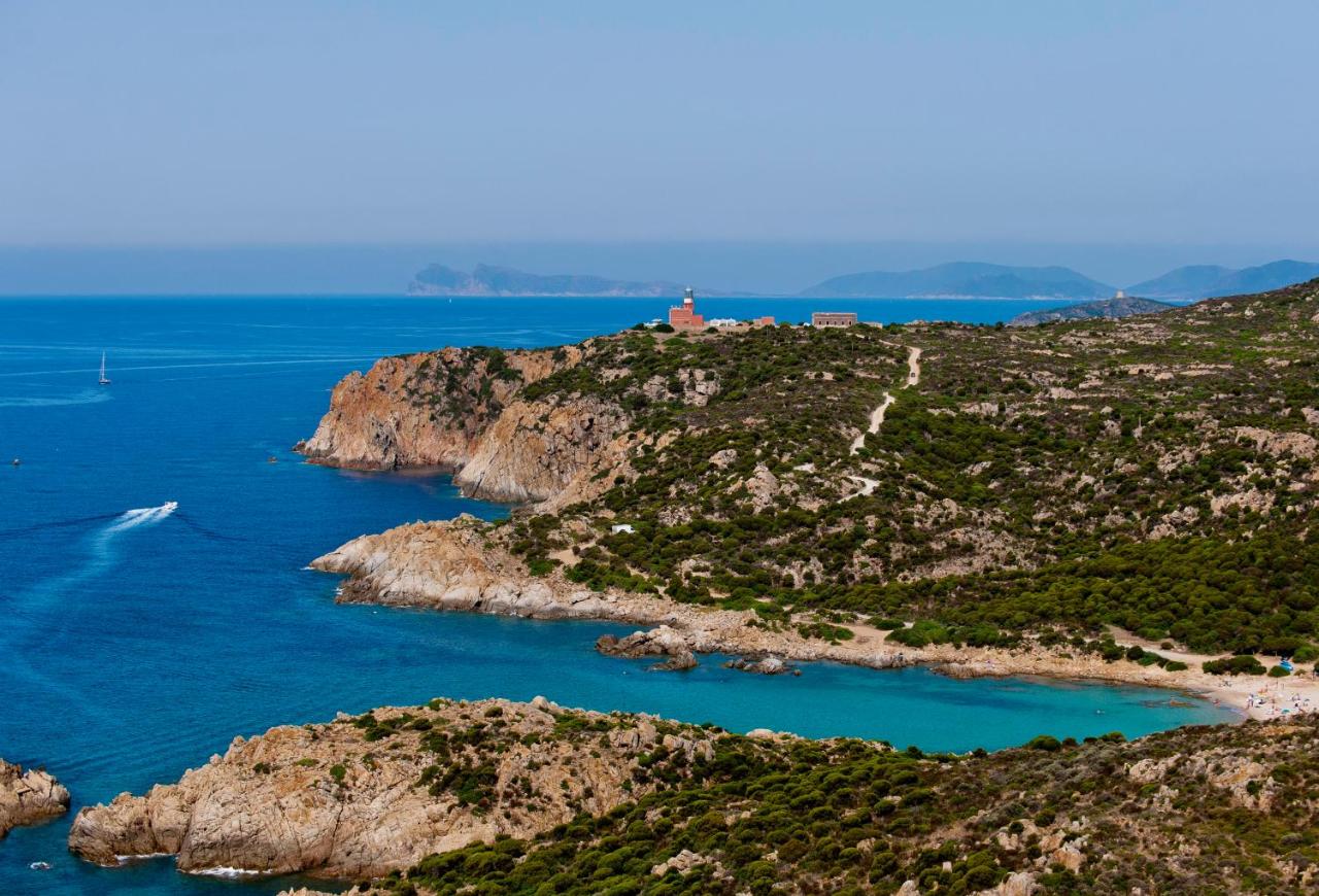 Phare de Spartivento vu des environs, Sardaigne - Photo Booking.com