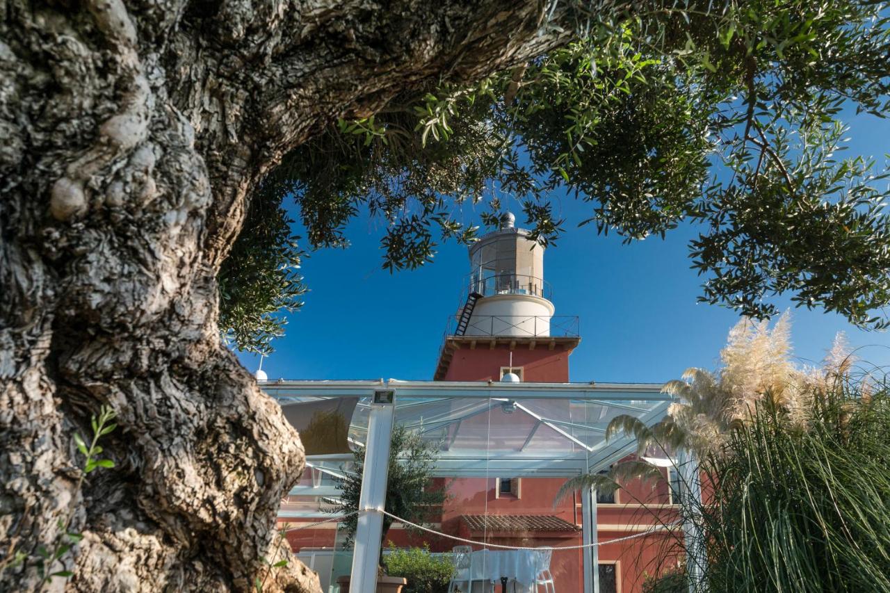 Il Faro Spartivento visto dal giardino, Sardegna - Foto Booking.com
