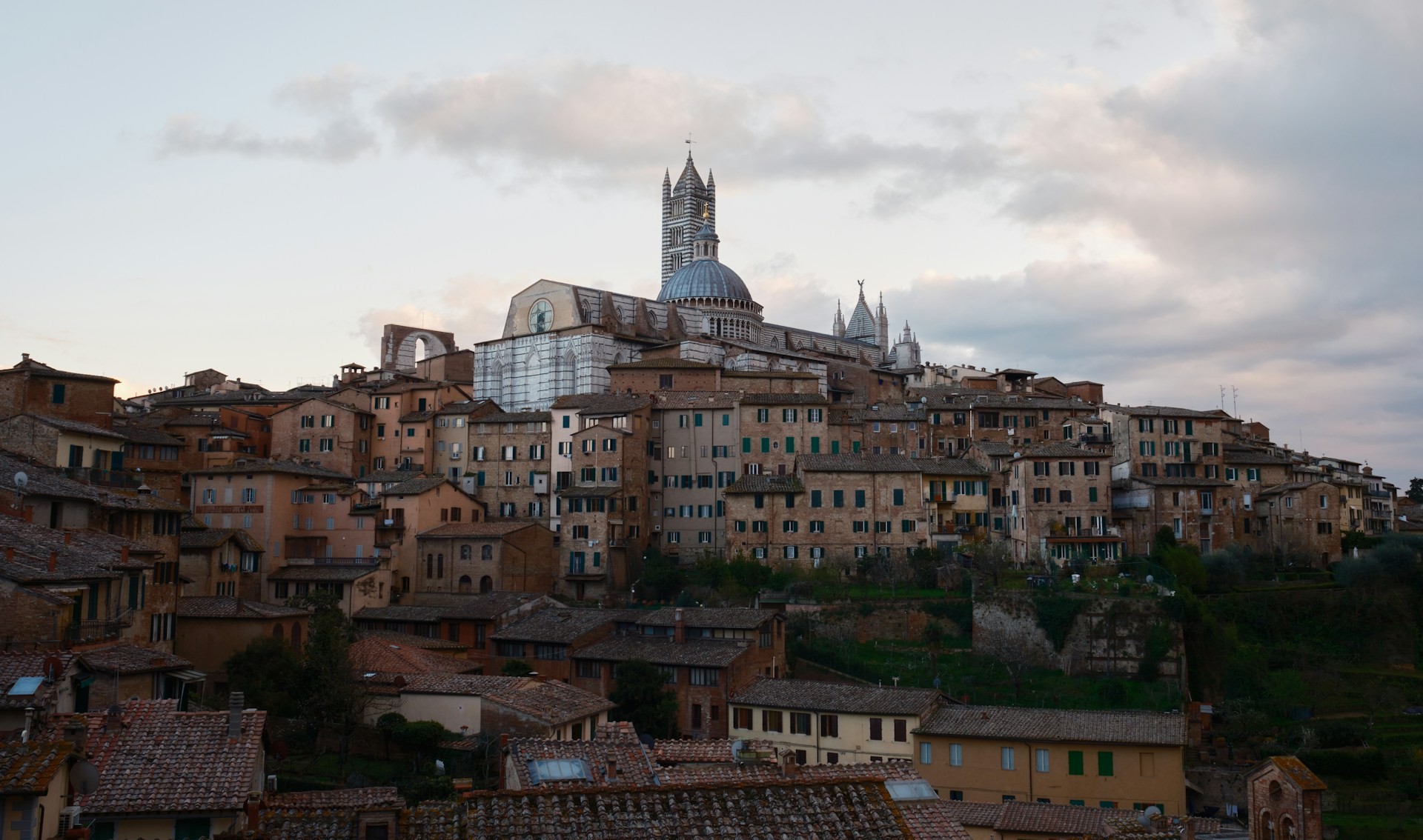 Veduta di Siena dal basso - Foto U+