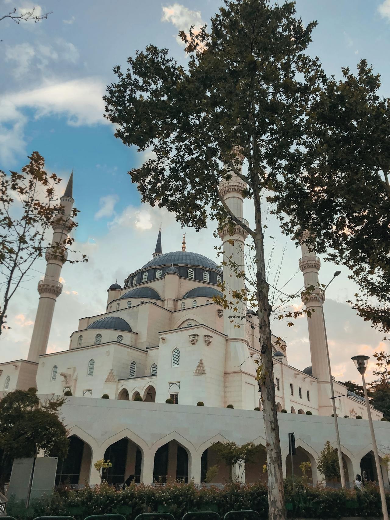 Namazgâh, la grande moschea di Tirana in Albania - Foto Aleks Pondikati Pexels
