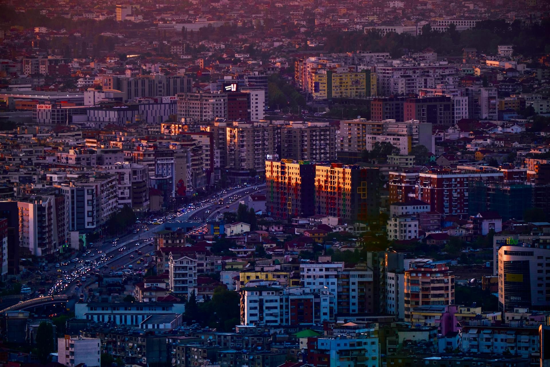 Veduta di Tirana, Albania - Foto Valter Zhara Pexels