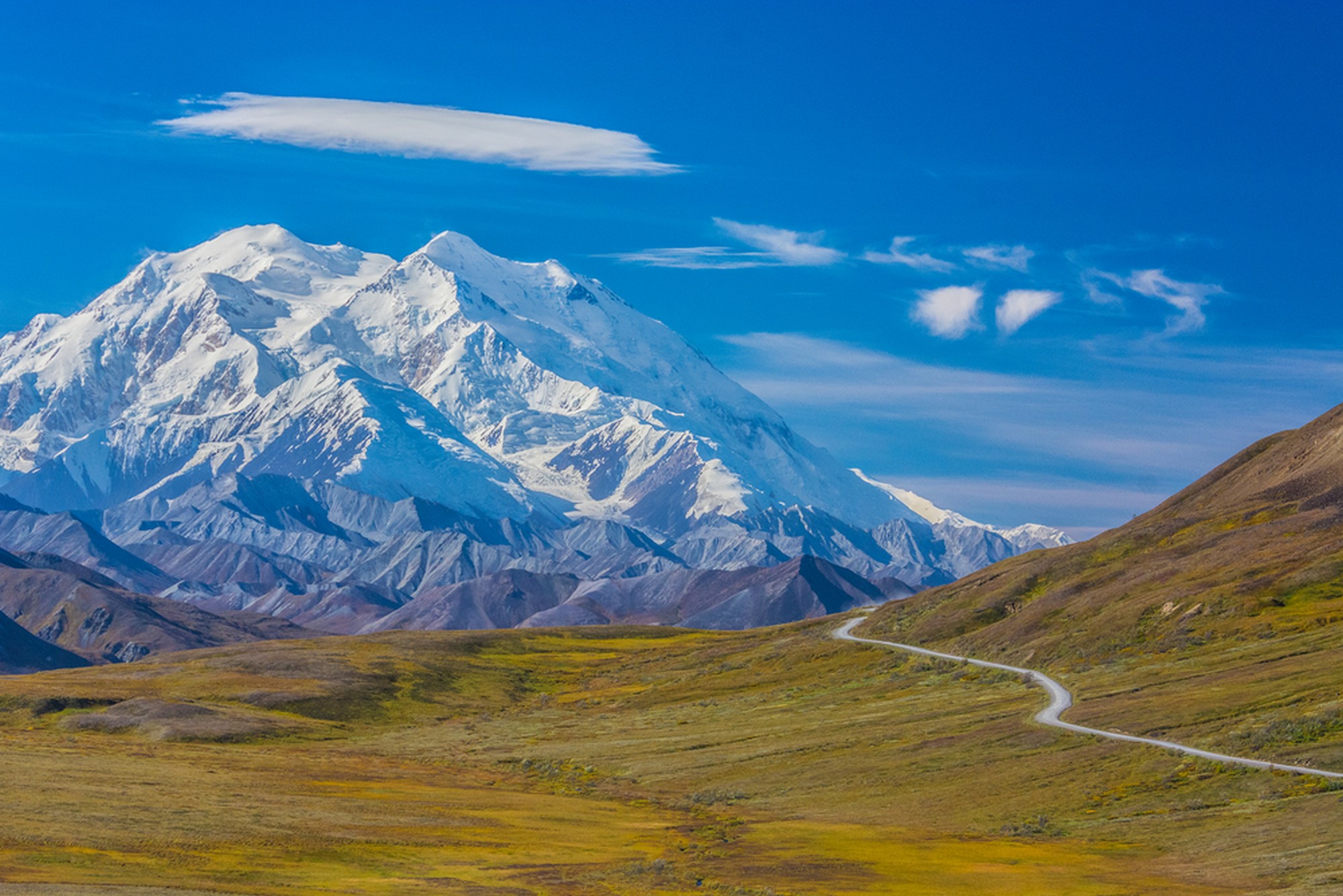 Monte Denali in Alaska tra montagne innevate e paesaggi del Grande Nord