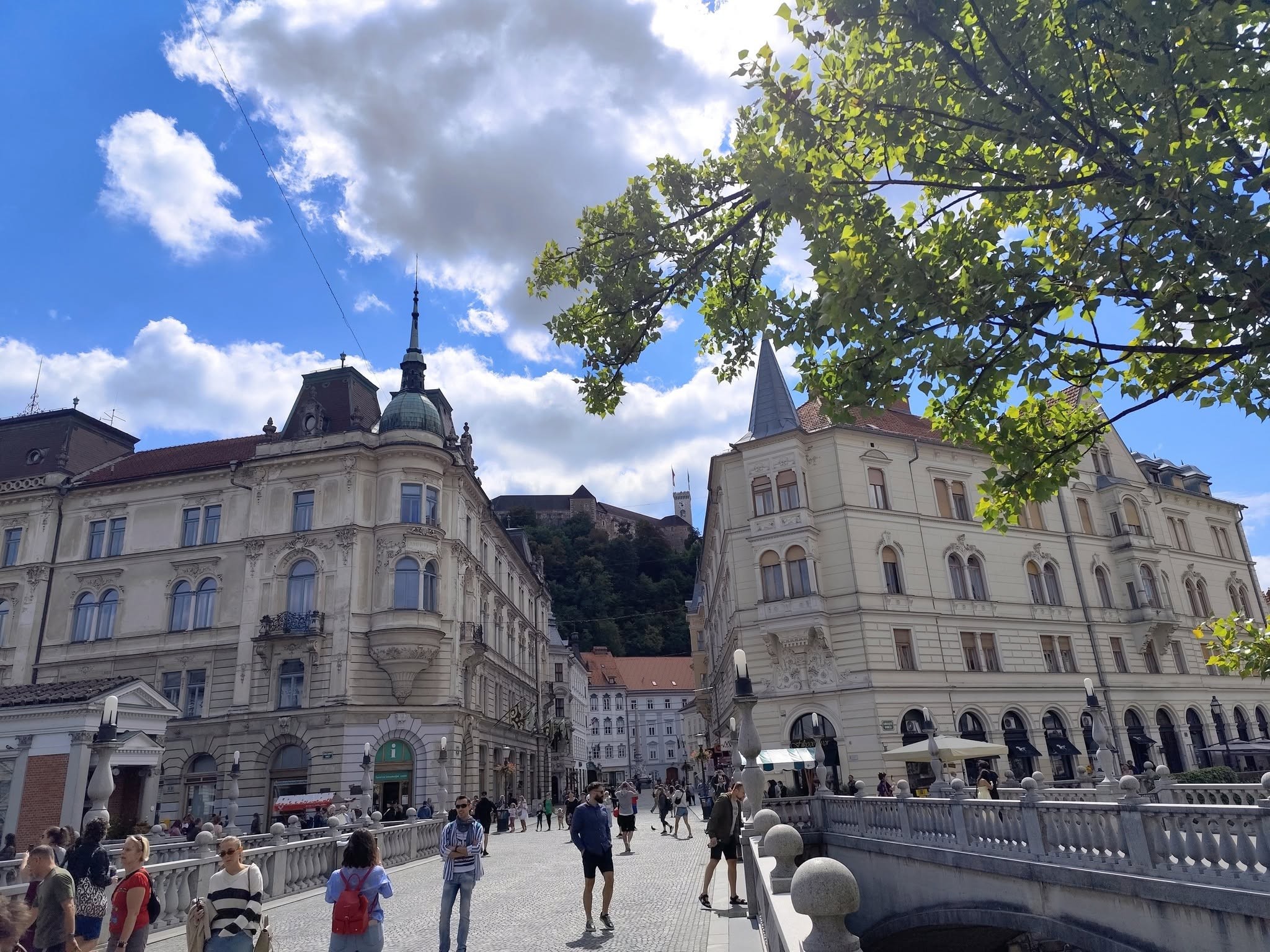 Il Triplo Ponte di Lubiana, con il Castello sullo sfondo – ©Foto Anna Bruno