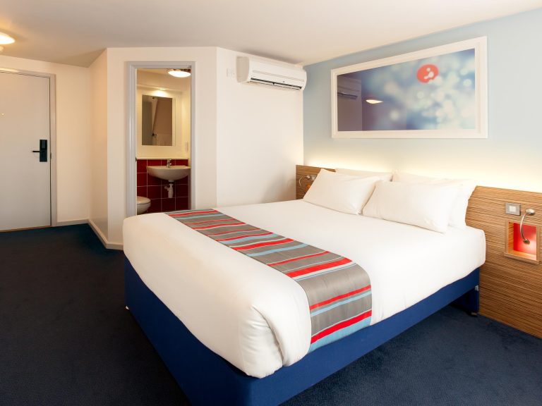 Volo + Hotel Cagliari - Londra - Travelodge London Kingston Upon Thames da 157.57€