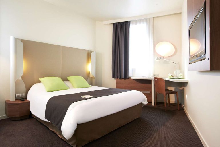 Volo + Hotel Napoli - Parigi - Campanile Paris Ouest - Gennevilliers Barbanniers da 214.59€