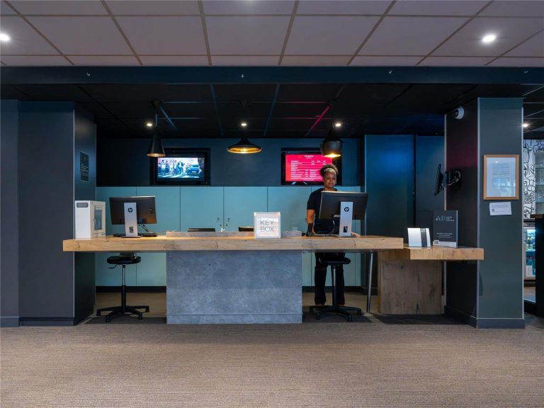 Volo + Hotel Napoli - Parigi - ibis Paris Pont de Suresnes Longchamp da 202.88€