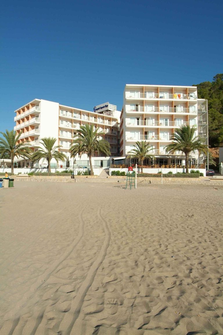 Volo + Hotel Cagliari - Portinatx - Grupotel Imperio Playa da 877.51€
