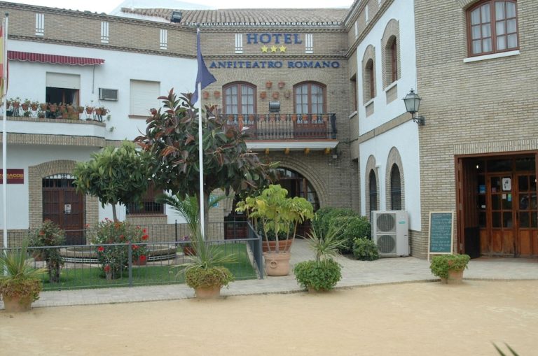 Volo + Hotel Ancona - Siviglia - Hotel Anfiteatro Romano da 1000.36€