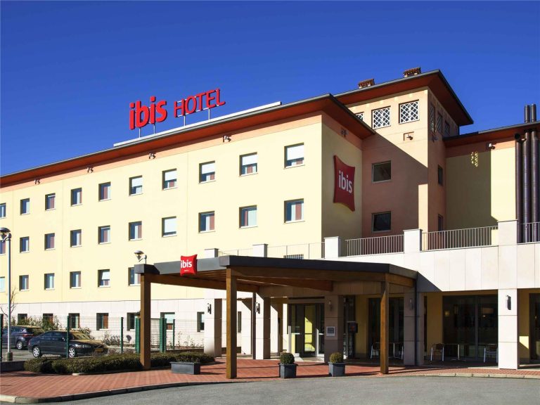 Volo + Hotel Bari - Lago di Como, Laghi Italia - Ibis Como da 287.01€