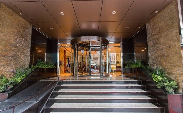 Volo + Hotel Bari - Dubai - Grand Central Hotel da 673.54€