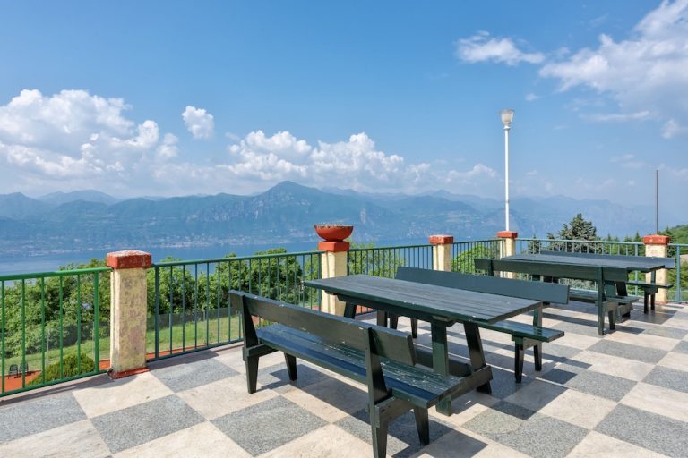 Volo + Hotel Bari - Garda - Park Hotel Jolanda da 336.16€