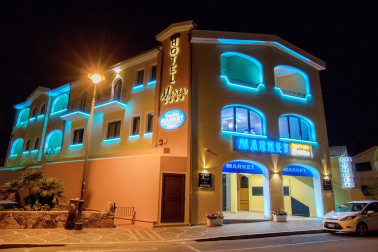 Volo + Hotel Napoli - Golfo Aranci - Hotel Maria da 636.17€