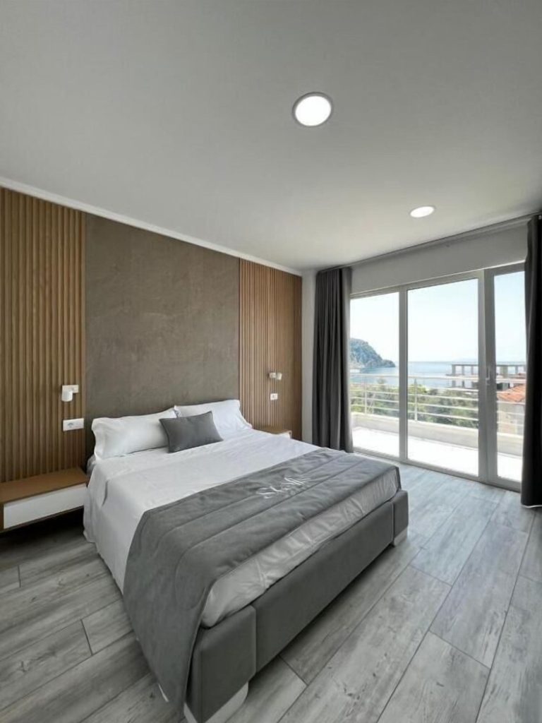 Volo + Hotel Bari - Himarë - Hotel Stolis da 155.93€