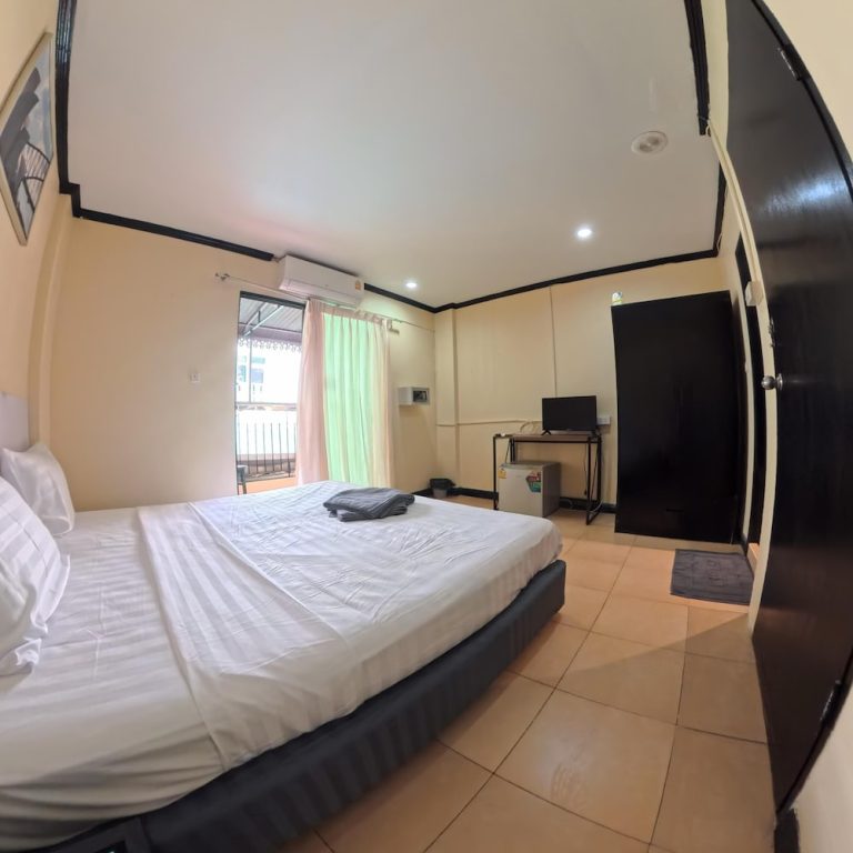 Volo + Hotel Bari - Isola di Phuket, Thailandia - Stay 94 Patong da 3889.73€