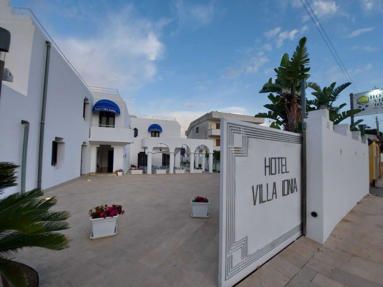 Volo + Hotel Bari - Noto - Hotel Villa Ionia da 323.49€