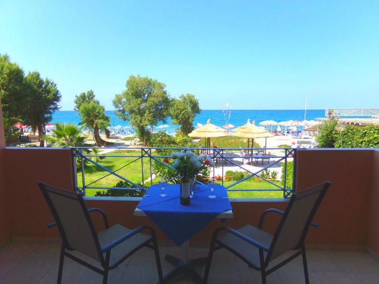 Volo + Hotel Bari - Platanias (Crete) - Katerina Seaside Studios da 476.94€
