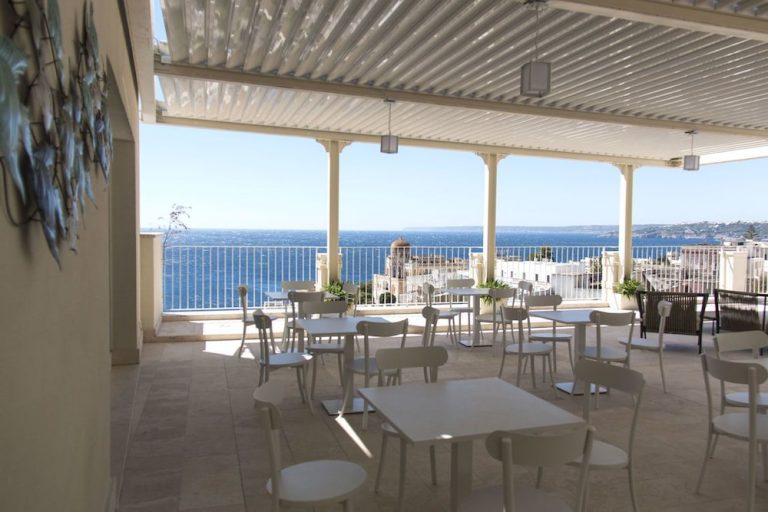 Volo + Hotel Bari - Santa Cesarea Terme - Est hotel da 1154.3€