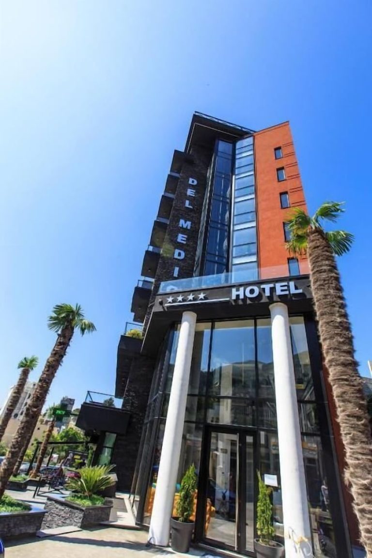 Volo + Hotel Bari - Sutomore - Hotel Del Medio da 280.47€