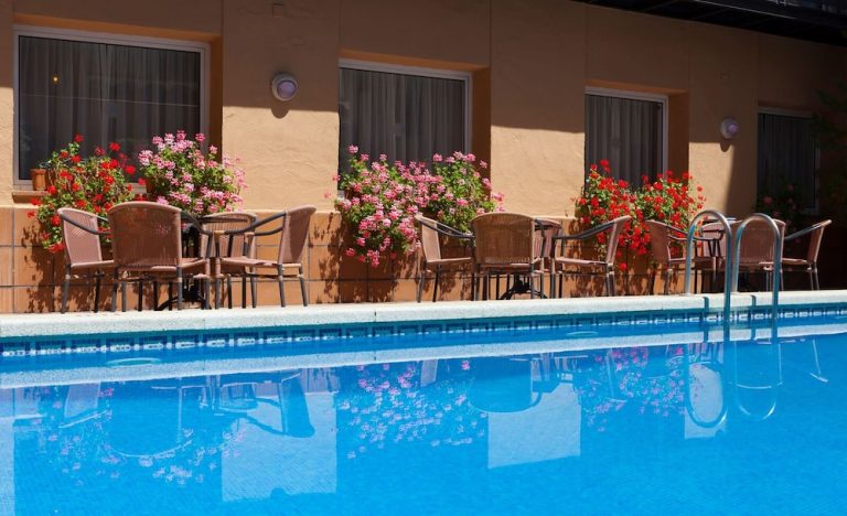 Volo + Hotel Napoli - Tossa de Mar - RVHotels Mar de Tossa da 306.8€