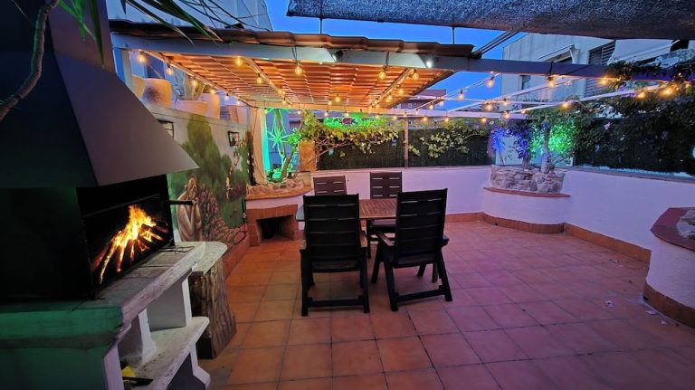 Volo + Hotel Bologna - Aeroporto di Barcellona - El Prat de Llobregat - Apto, Ático Airport BCN, Cruise Port, Near beaches da 816.66€